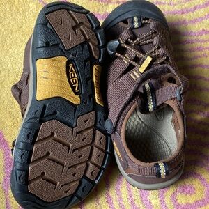 KEEN Kids Sandals in Brown and Black